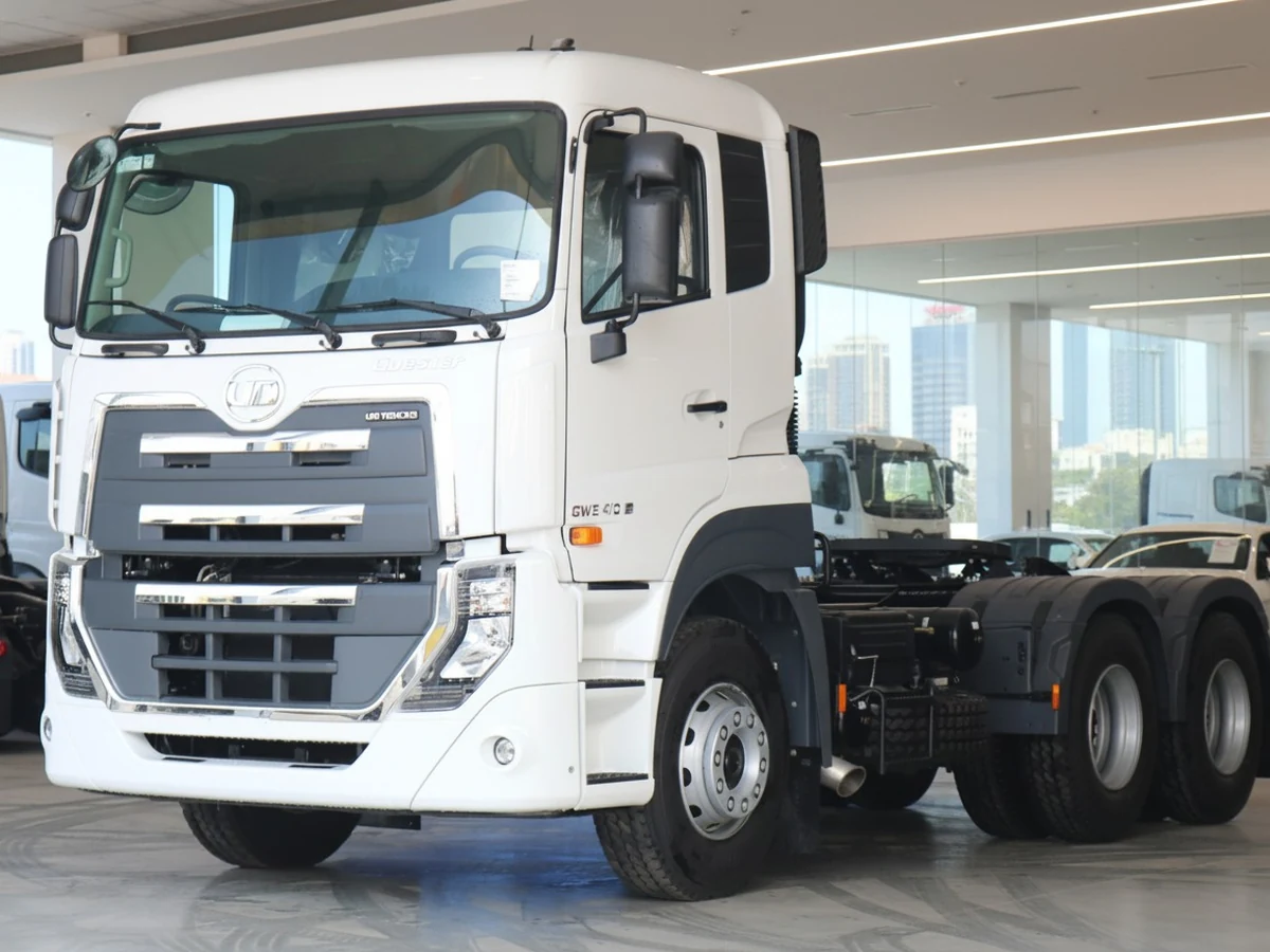 Xe nền đầu kéo UD Quester GWE 410 trước khi lắp cẩu