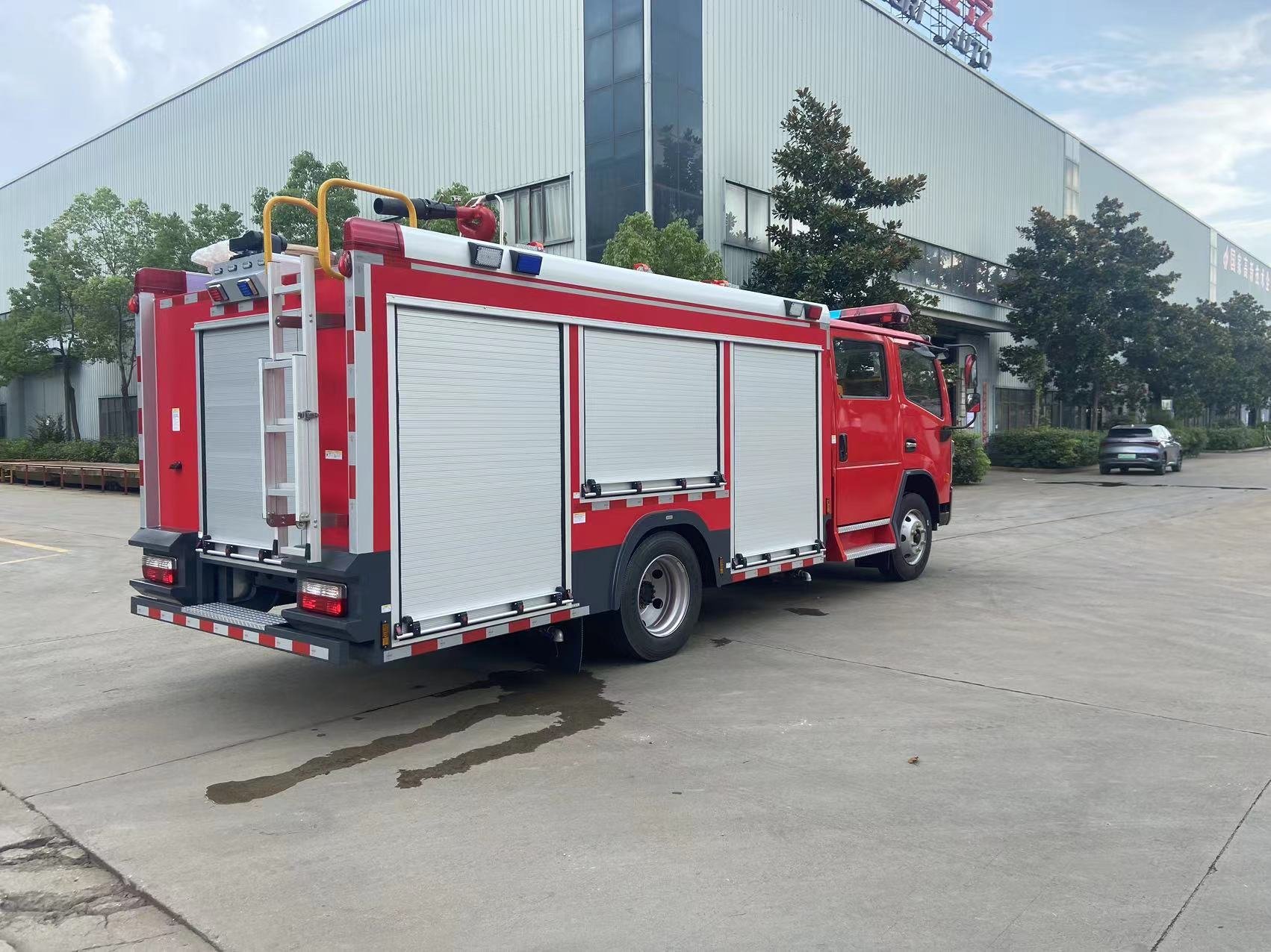 Xe cứu hỏa Isuzu 5 khối do Minh Hải cung cấp