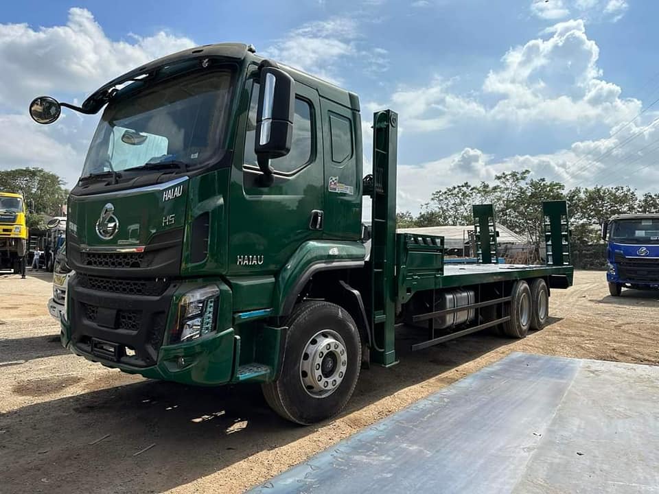 Chenglong 3 chân sàn 8.9m chở máy công trình