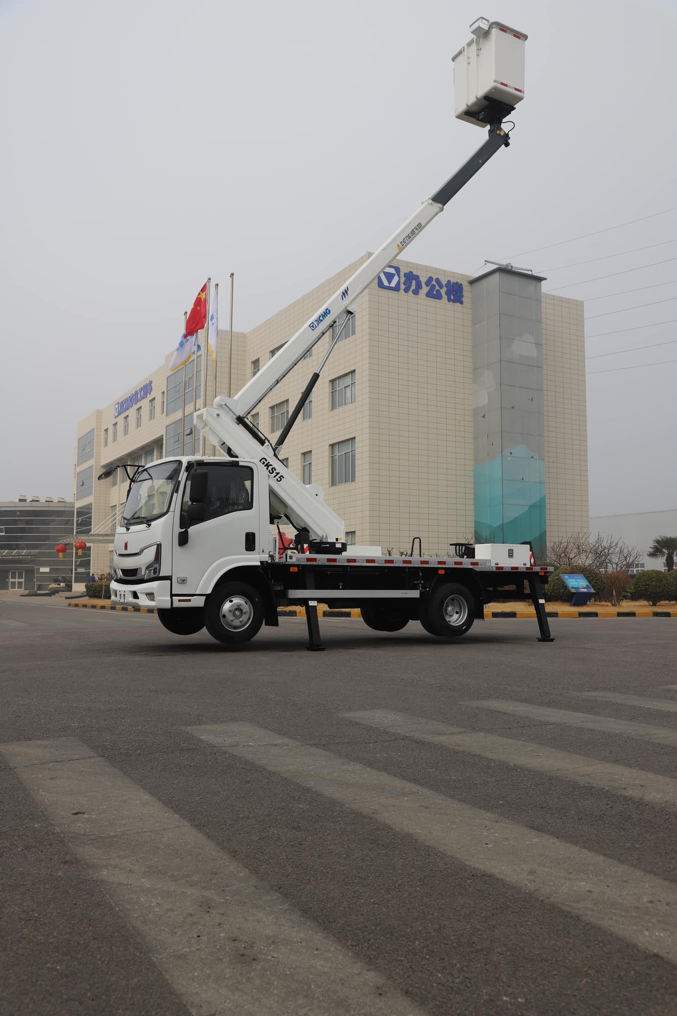 Ô tô Nâng Người XCMG 15m GKS15 Chính Hãng