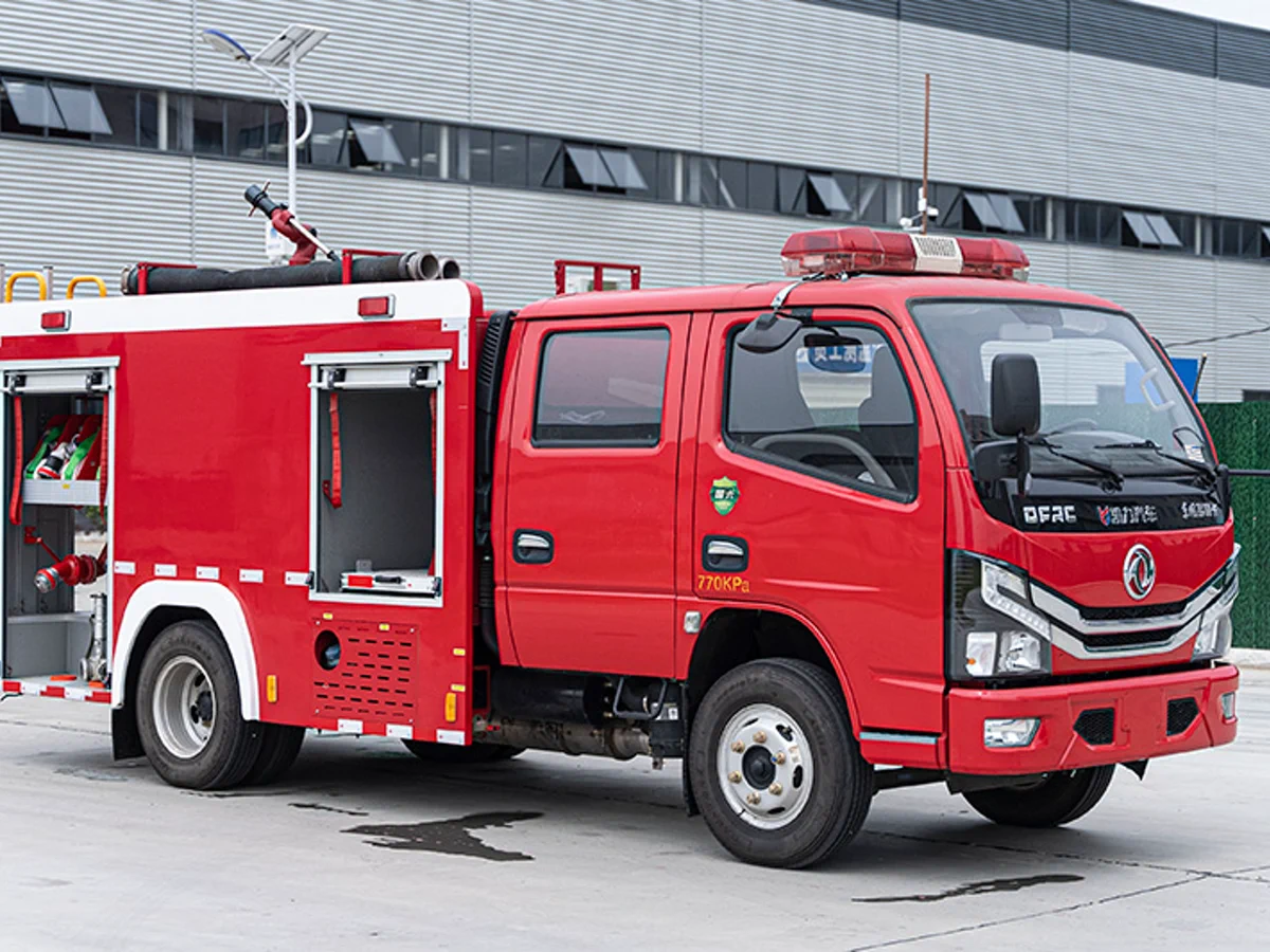 Ảnh ứng dụng xe cứu hỏa bồn nước 2 khối tại nhà máy và khu dân cư