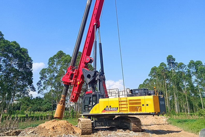 Bàn giao máy khoan Yuchai cho khách hàng tại Việt Nam