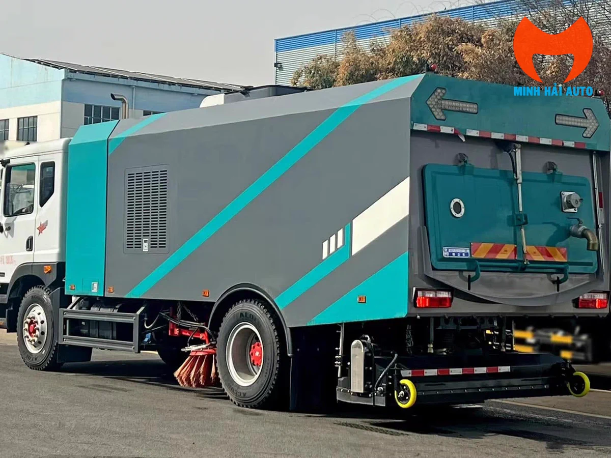 Bàn giao xe quét hút bụi kèm hồ sơ vận hành