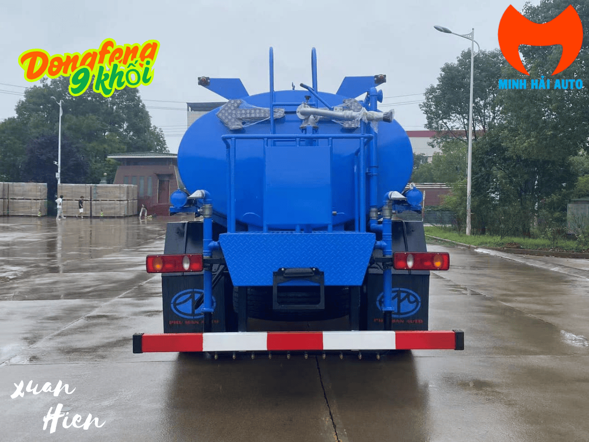 Hệ thống phun nước tưới cây, súng phun cao áp, phía sau xe rửa đường Dongfeng 9 khối