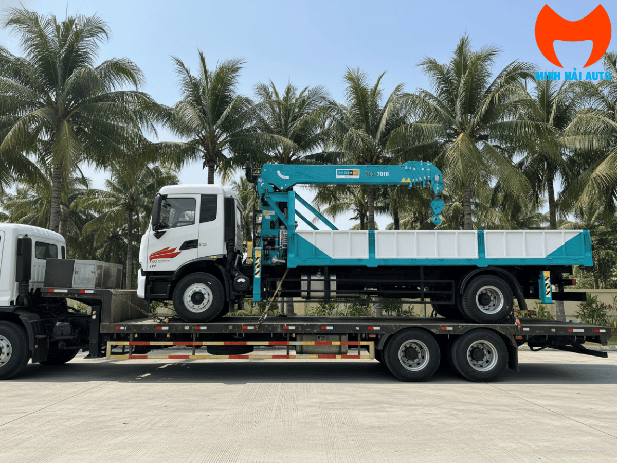 Bàn giao xe cẩu Dongfeng 6 tấn cho khách hàng doanh nghiệp