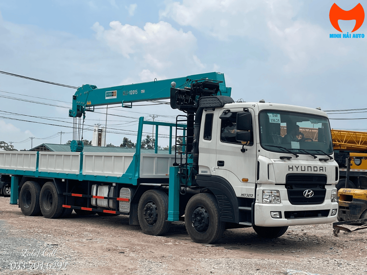 Bảng điều khiển và hệ thống an toàn chống quá tải tự động (AML) trên cẩu tự hành Hyundai Everdigm 15 tấn.