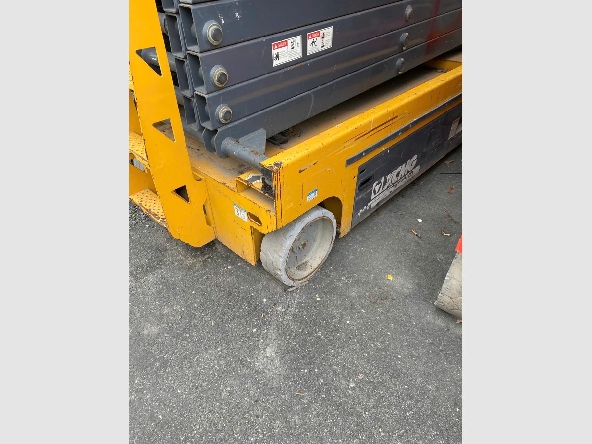 Bánh xe và khung nâng cắt kéo XCMG XG1612HD