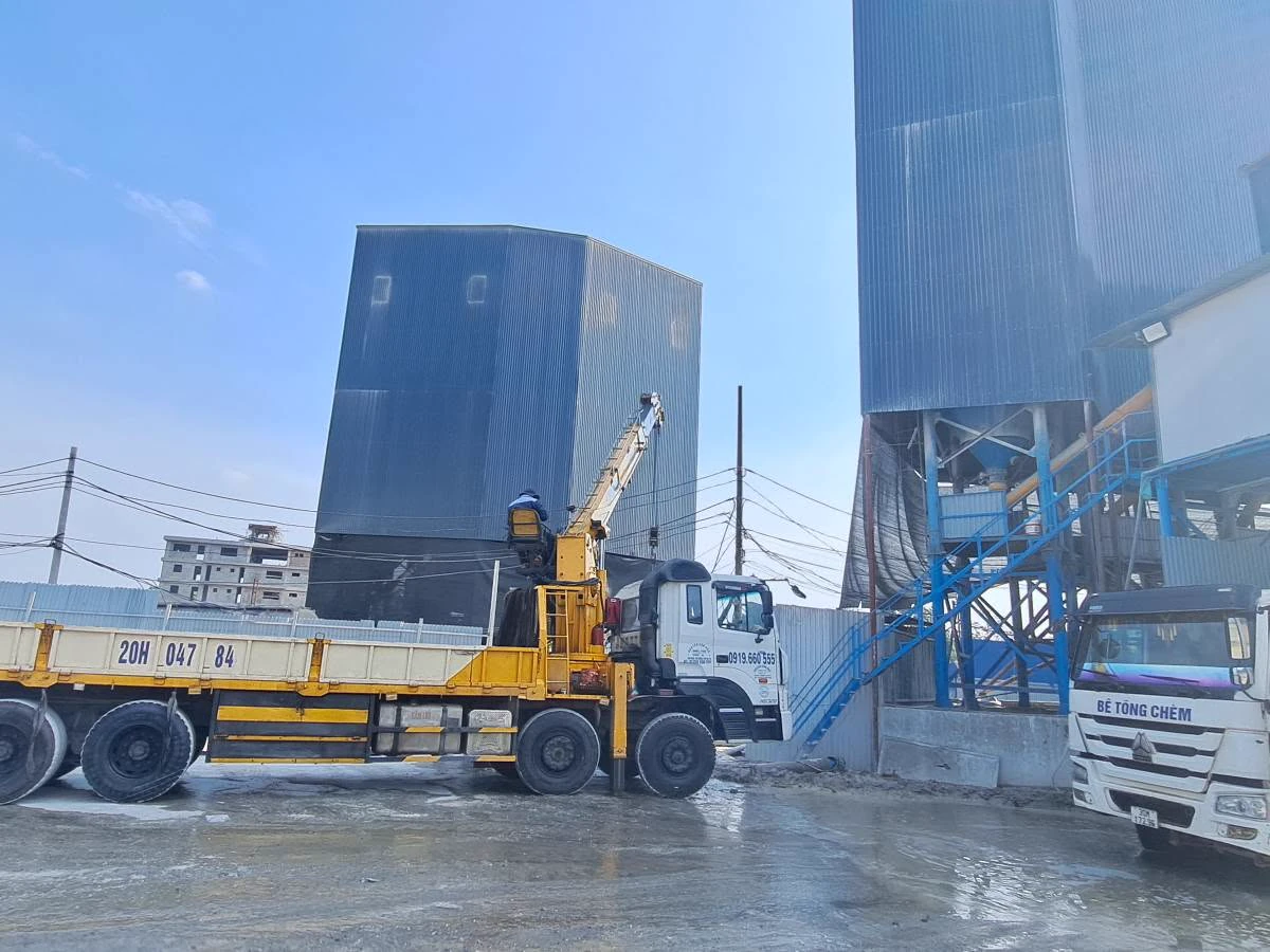 Bố trí xe cẩu tự hành trong khuôn viên nhà máy