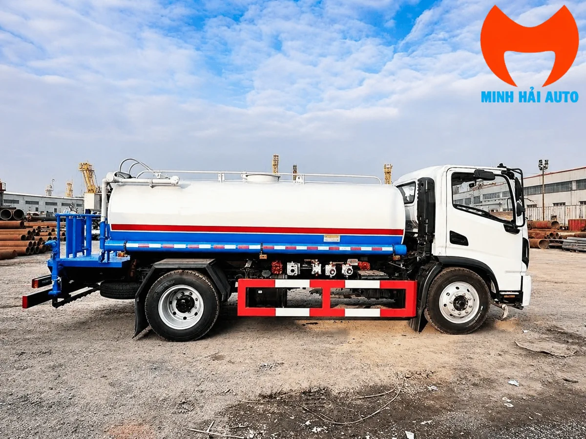 Bồn 7 khối Dongfeng và hệ thống vòi sen tưới cây trên nóc