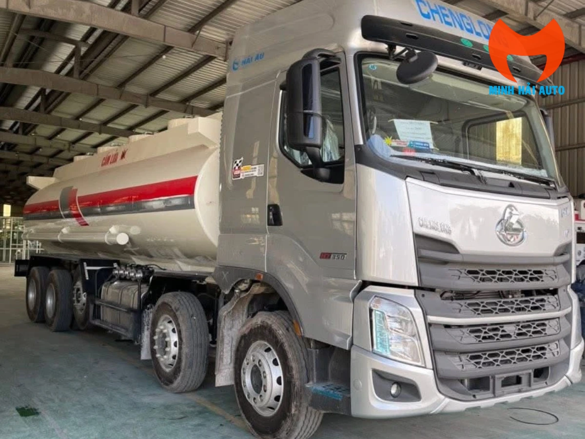 Cabin Chenglong H7 350 nóc cao trên xe bồn xăng dầu