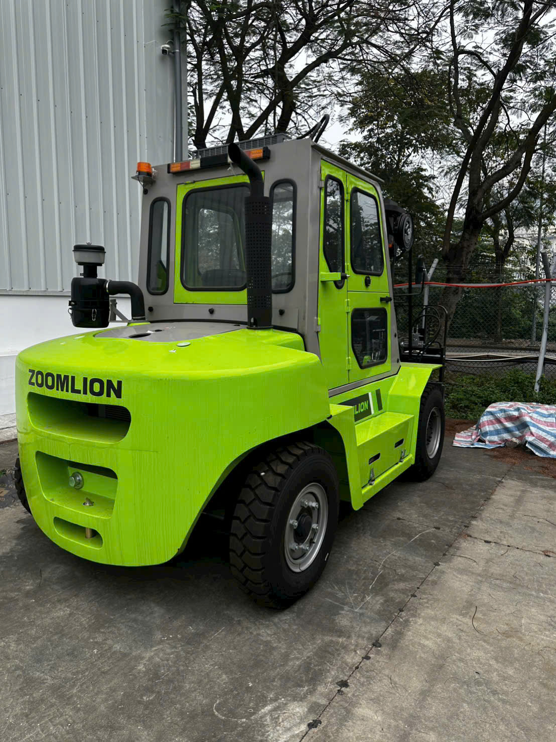 Cabin điều khiển hiện đại và rộng rãi của xe nâng 7 tấn FD70.