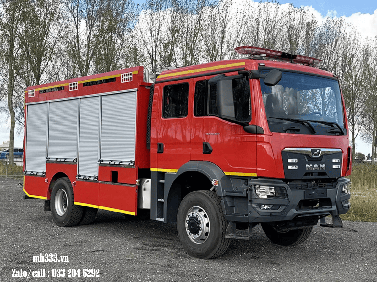 Cabin đội rộng rãi của xe chữa cháy 4.2 khối MAN TGM 18.320
