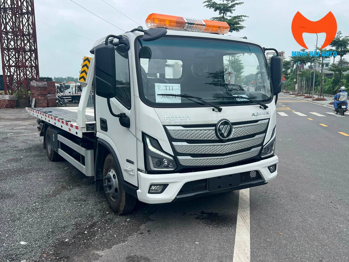 Xe nền Foton Aumark lắp sàn chở cứu hộ nhìn từ phía trước