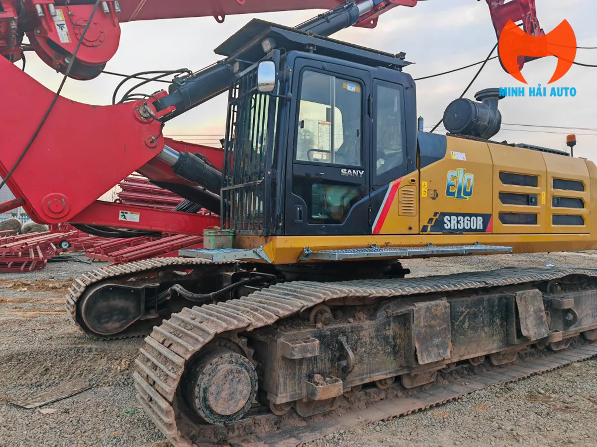 Cabin và khung gầm bánh xích mở rộng của máy khoan cọc nhồi SANY SR360R