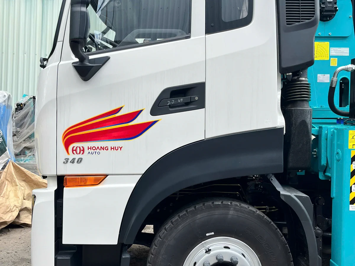 Cabin xe tải gắn cẩu Dongfeng 12 tấn cabin sắt xi chắc chắn