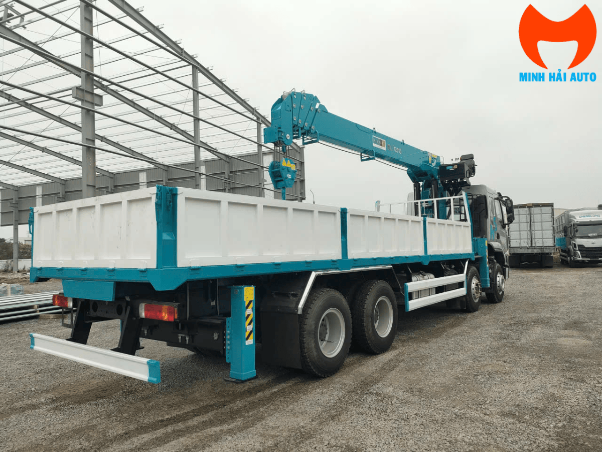 Cabin Chenglong H5 nóc thấp thiết kế chuyên dụng cho xe gắn cẩu hạng nặng