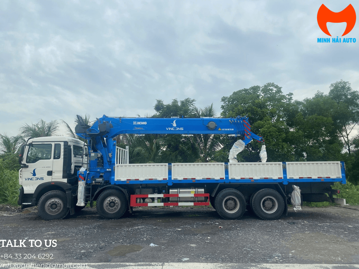 Cận cảnh cẩu thủy lực XCMG SQS500-6 trang bị trên xe tải gắn cẩu 20 tấn.