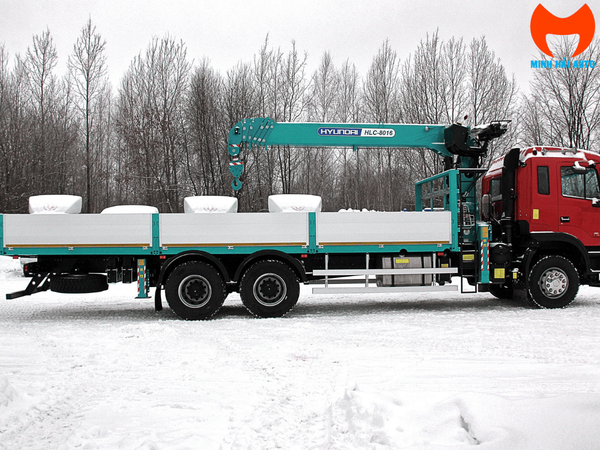 Cận cảnh cẩu tự hành Hyundai Everdigm 8 tấn HLC 8016 được lắp đặt chuyên nghiệp trên xe tải JAC N350.