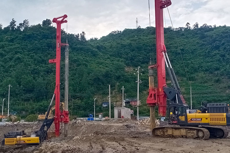 Cận cảnh cơ cấu quay máy khoan cọc nhồi YCR280 với mô-men xoắn 280 kN.m.