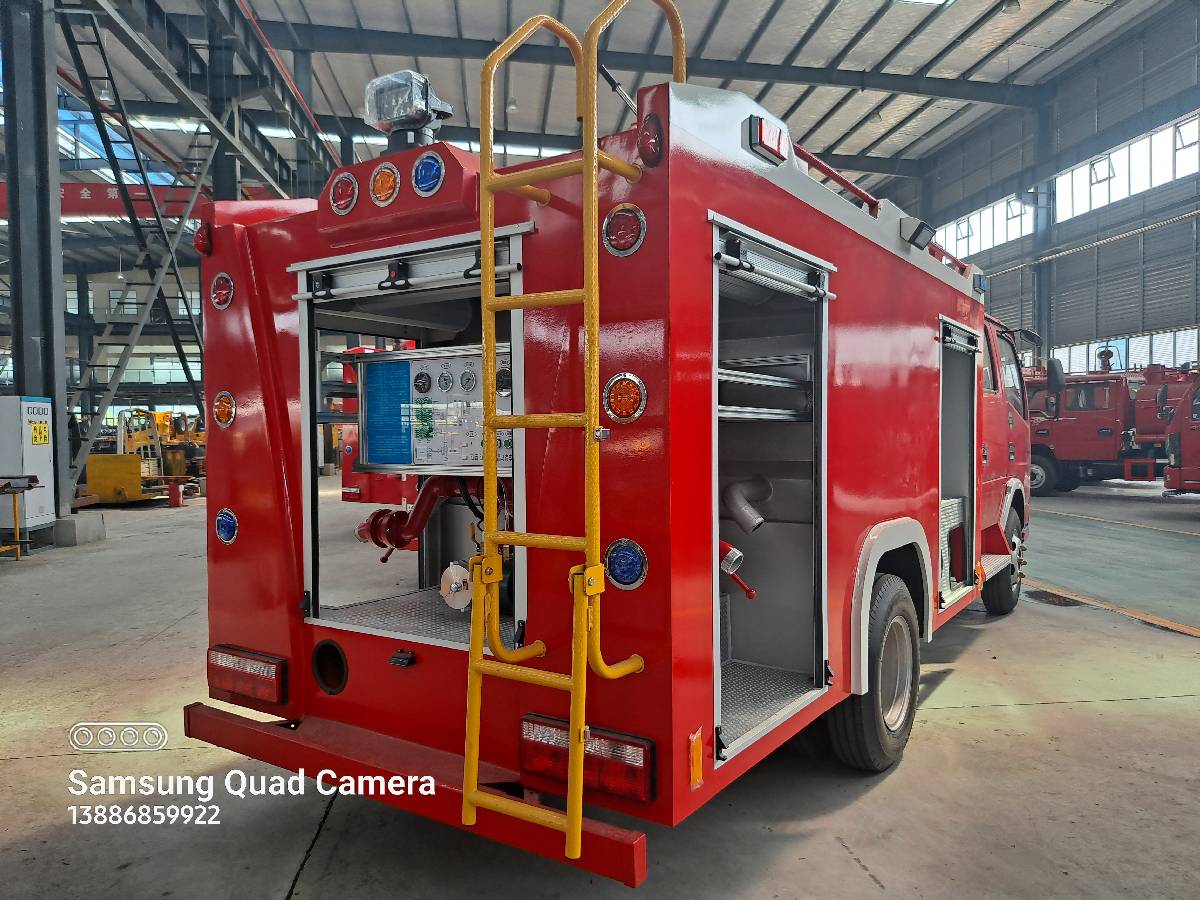 Cận cảnh hệ thống bơm và pháo chữa cháy trên xe cứu hỏa 2 khối Jingma