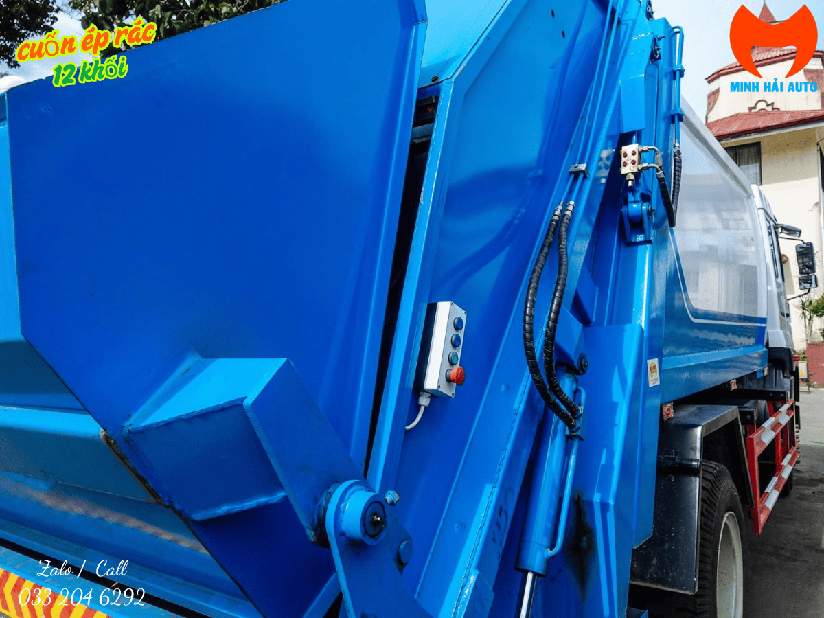 Cận cảnh hệ thống cuốn ép thủy lực mạnh mẽ của xe ép rác 12 khối.