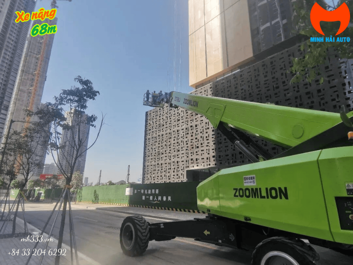 Cận cảnh hệ thống điều khiển và cần đa giác của xe nâng người 68m Zoomlion ZT68J.