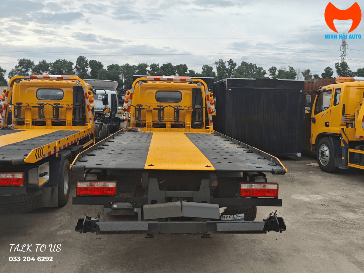 Cận cảnh hệ thống sàn trượt thủy lực của xe cứu hộ sàn trượt 3.5 tấn Dongfeng.