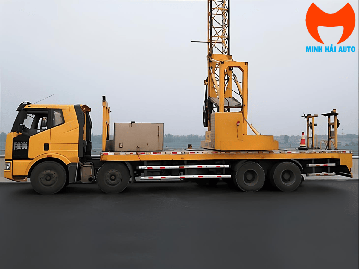 Cận cảnh kết cấu giàn không gian bằng hợp kim nhôm của xe kiểm tra cầu.