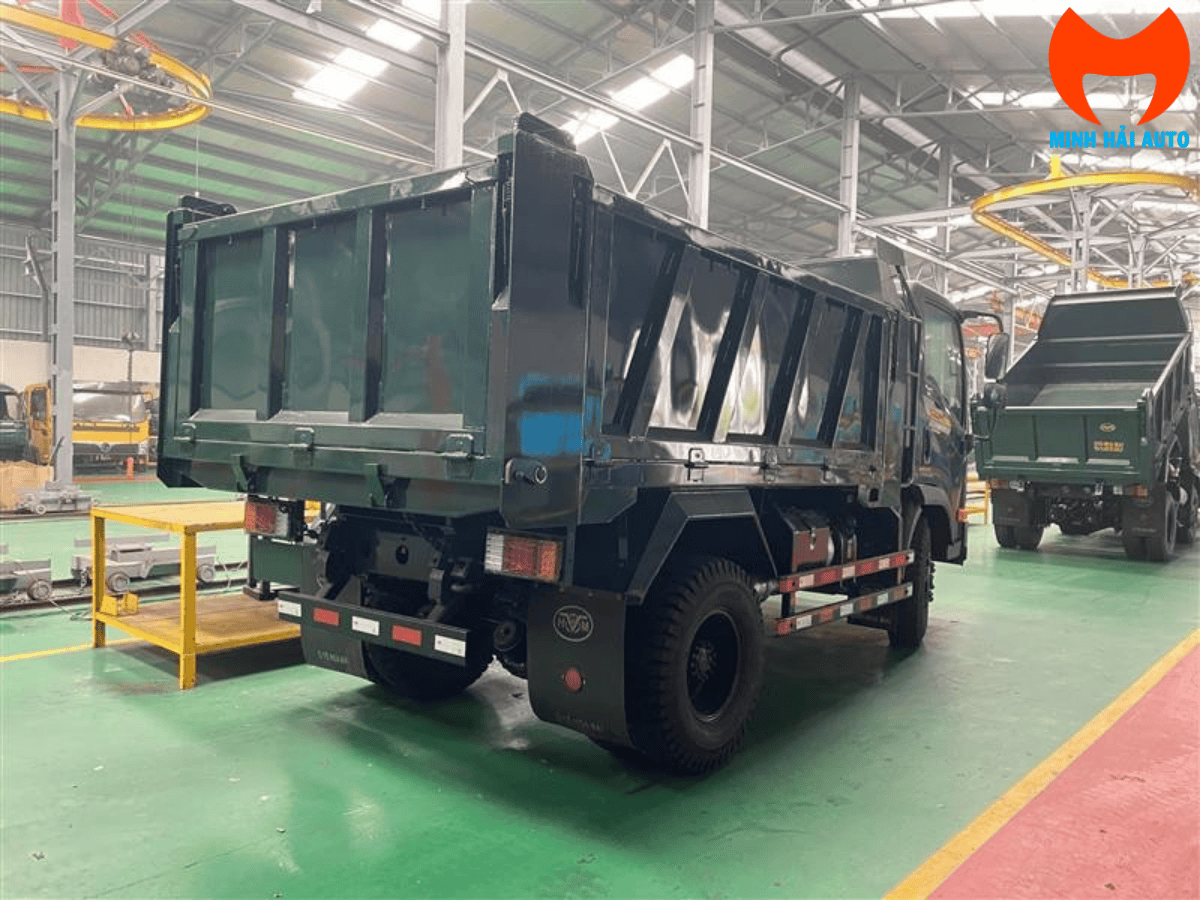 Cận cảnh khối động cơ YC4D120-20 trang bị trên xe ben Hoa Mai 6.45 tấn.