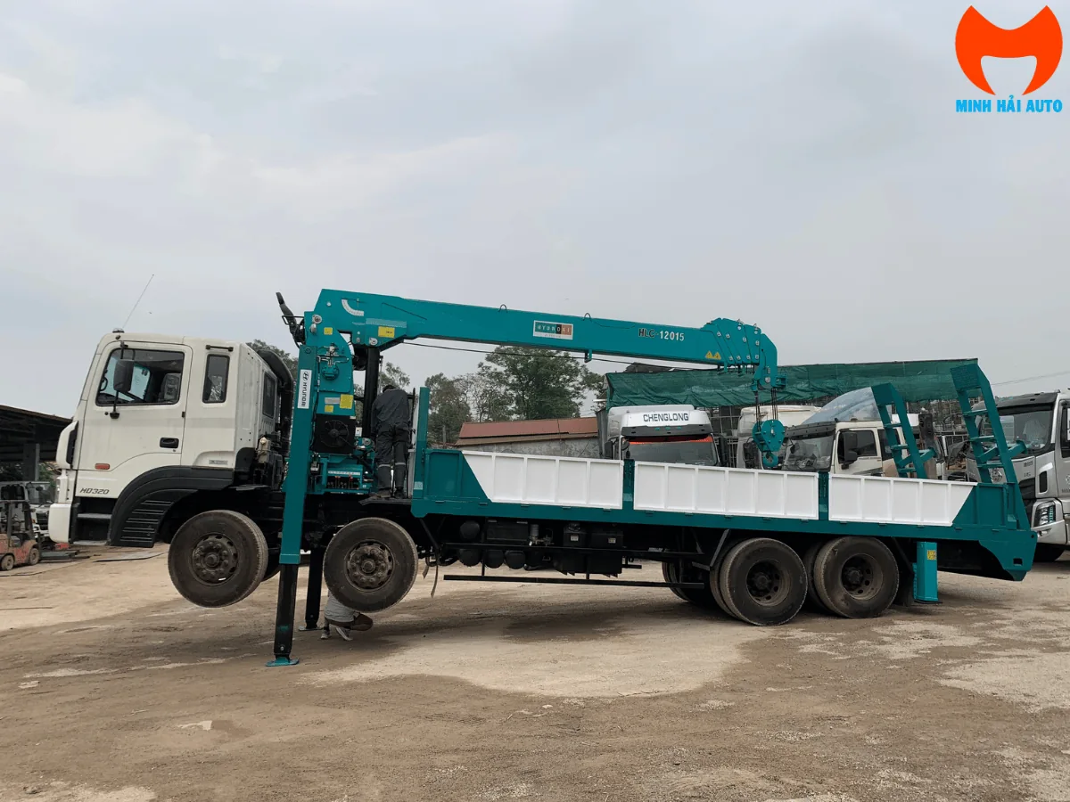 Cần cẩu Everdigm HLC-12015 lắp trên xe Hyundai HD320