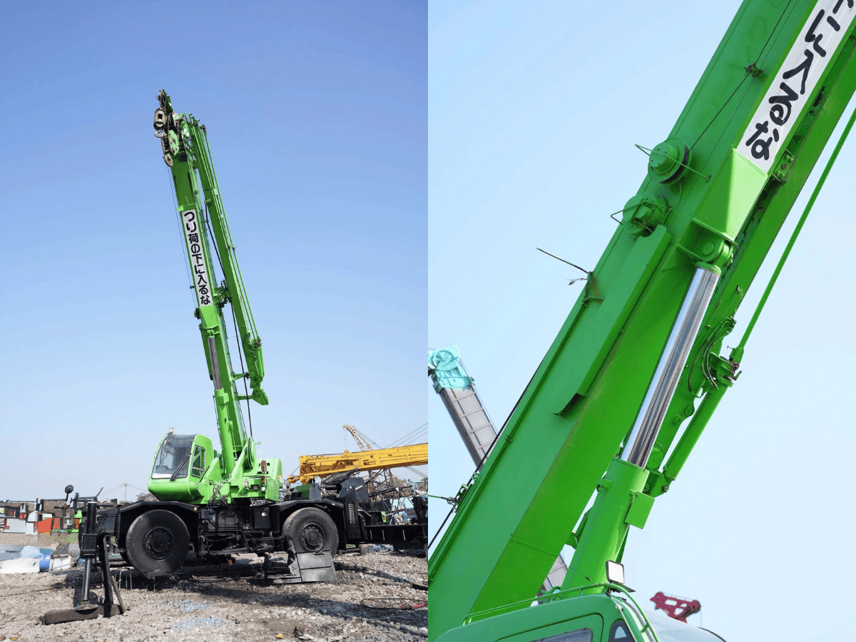 Cần cẩu Kobelco 25 tấn vươn hết tầm để lắp đặt kết cấu thép trên cao