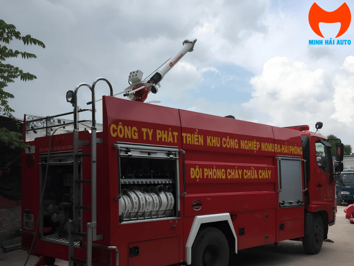 Cận cảnh bơm chữa cháy Rosenbauer nhập khẩu từ Áo được lắp trên xe Hino 4 khối