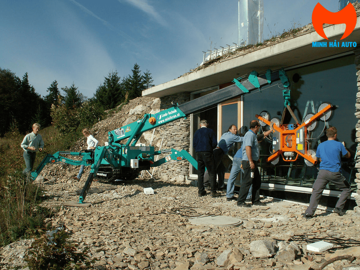 Cần cẩu 5 đoạn của xe cẩu chân nhện Maeda MC285C-2 vươn cao tối đa