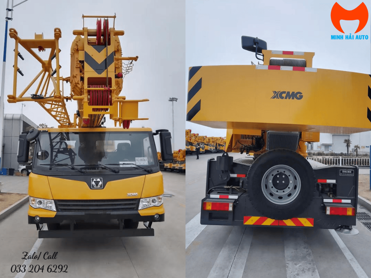 Cẩu bánh lốp 25 tấn đang làm việc tại công trường] Alt text Hình ảnh thực tế cẩu bánh lốp 25 tấn XCMG đang thực hiện nâng hạ kết cấu thép tại một dự án xây dựng.