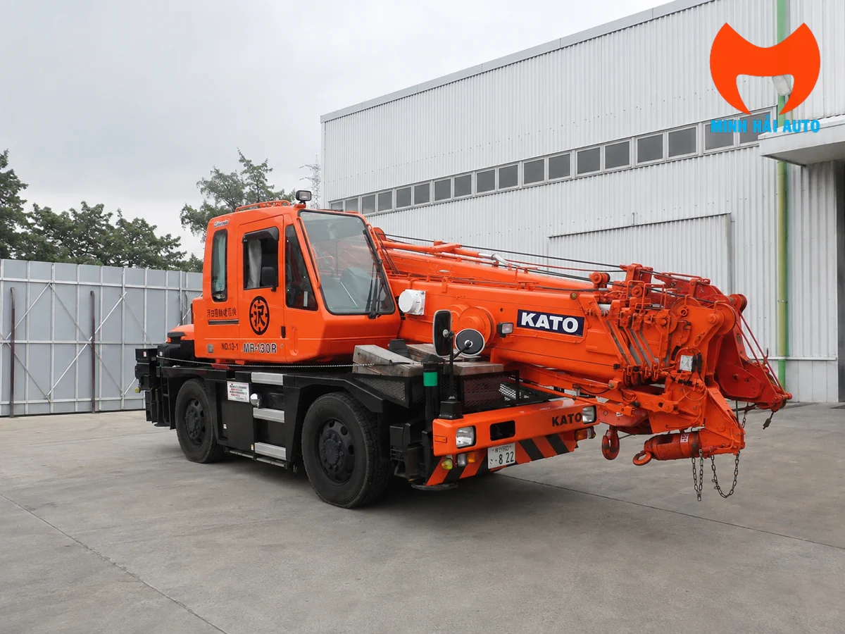 Cẩu bánh lốp Kato tại công trường