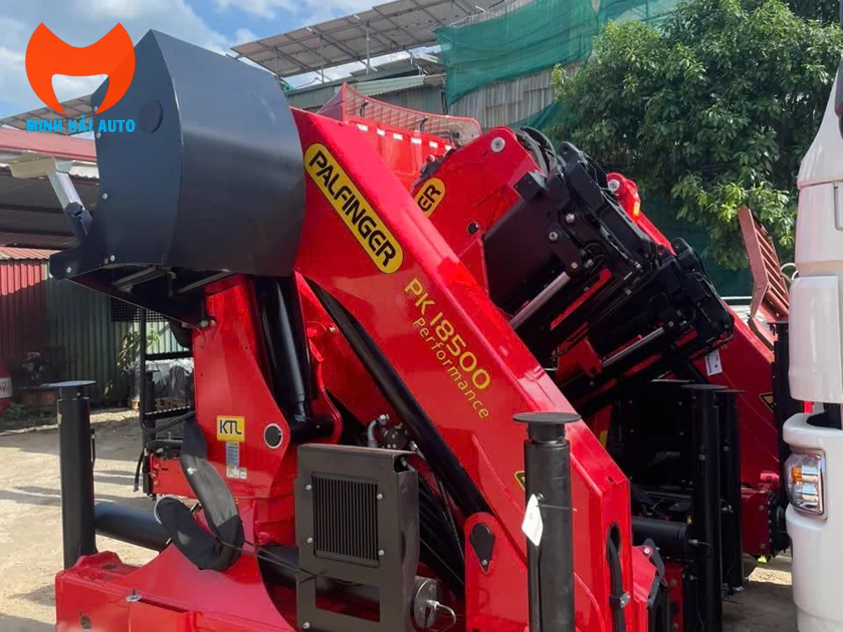 Cẩu gập lắp trên xe đầu kéo