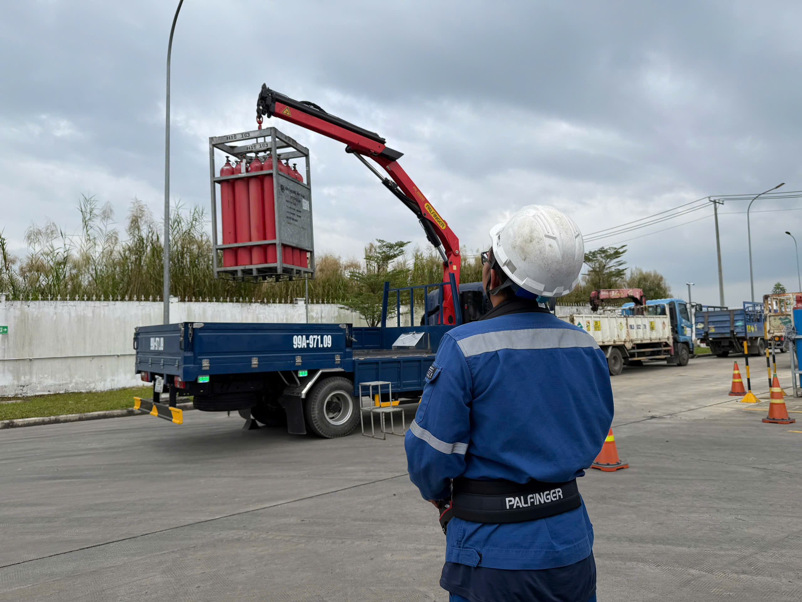 Cẩu gập palfinger 3 tấn PK 8500C