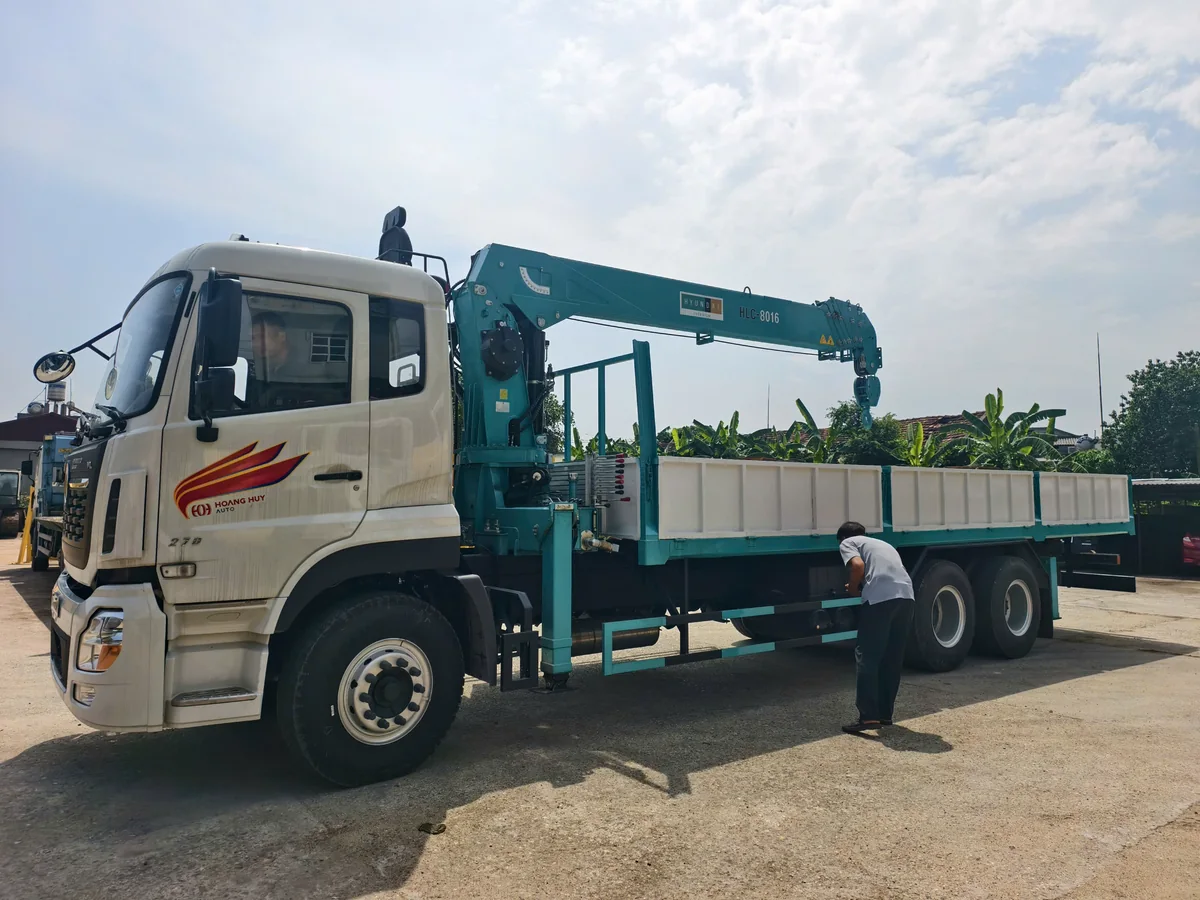 Model HLC-8016 cần ghi rõ trong nhật ký vận hành xe cẩu