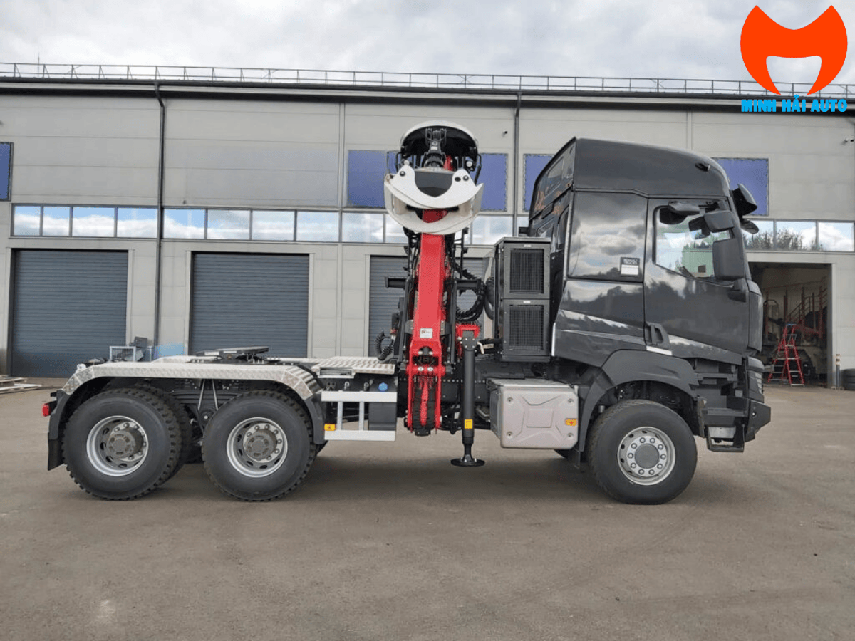 Cẩu gập Palfinger PK23500 lắp trên xe đầu kéo thực tế