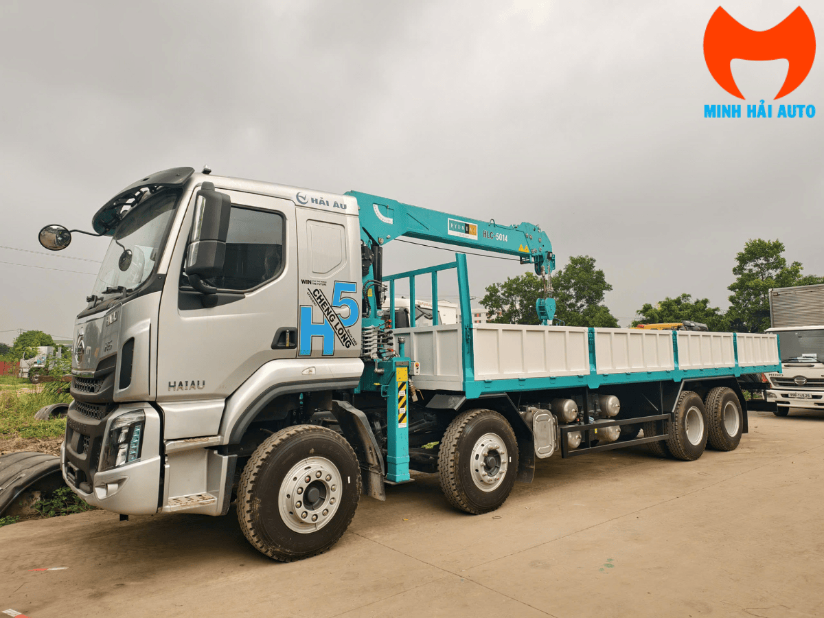 Cẩu Hyundai Everdigm HLC-5014 chuẩn bị lắp đặt lên xe nền tại Minh Hải Auto