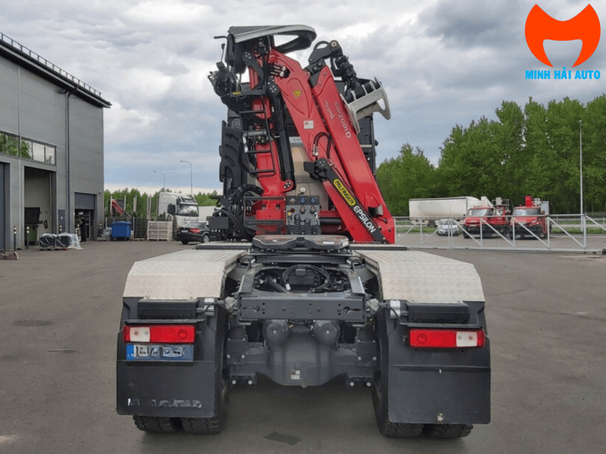 Cấu tạo cẩu gập Palfinger lắp trên xe đầu kéo