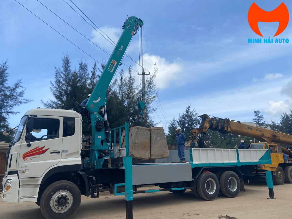 Cẩu tự hành 8 tấn 6 khúc Hyundai HLC-8016 chính hãng tại Minh Hải Auto.