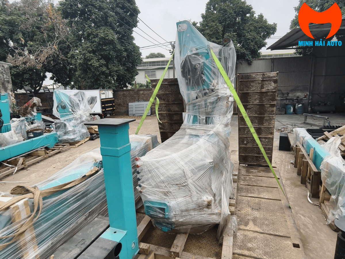 Cẩu tự hành Hyundai 6 tấn 6 đốt