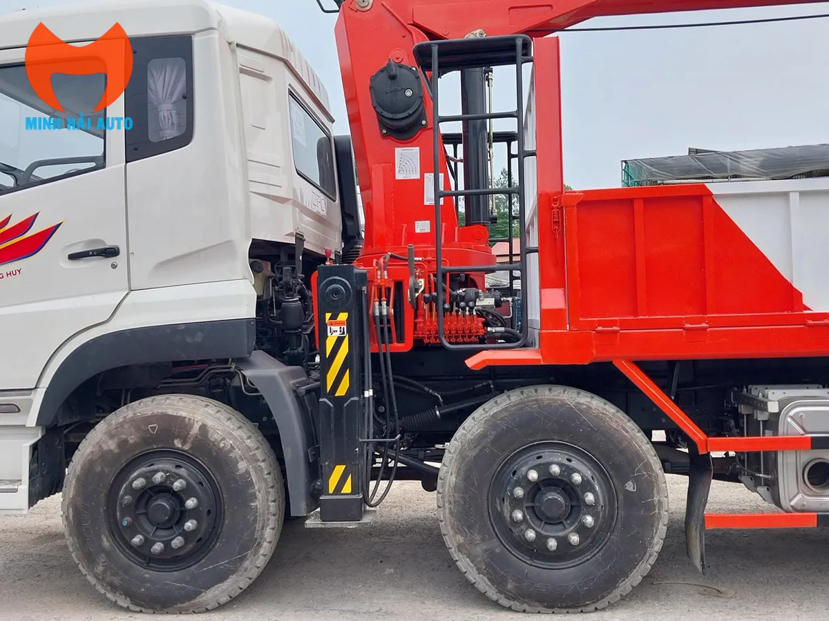 Chân chống cẩu Kanglim KS2825 trên xe Dongfeng 4 chân