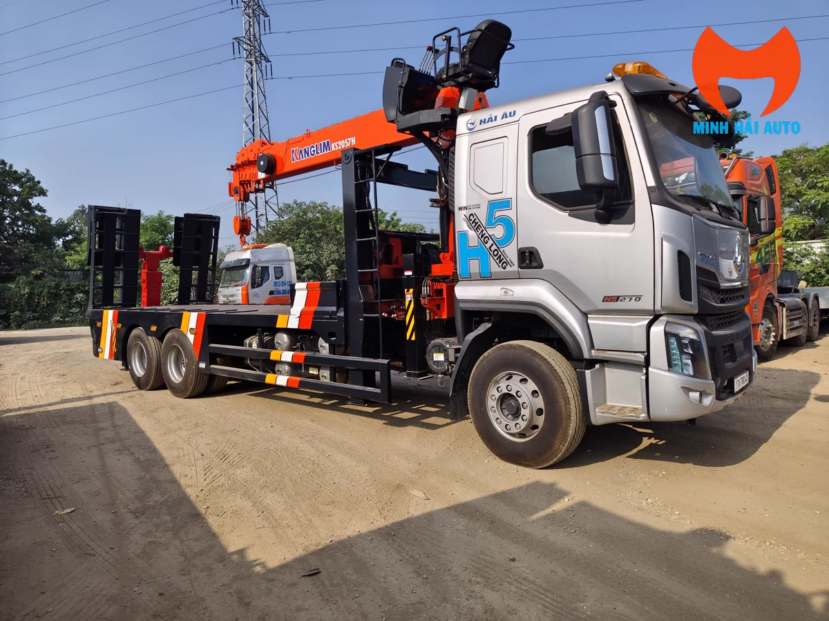 Xe cứu hộ Chenglong H5 ba chức năng lắp cẩu Kanglim KS2057H góc phía trước