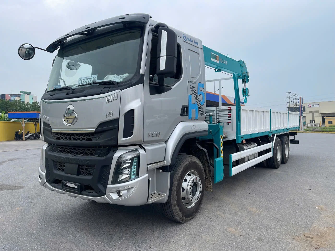 Kiểm tra tổng thể xe cẩu Chenglong trước ca nâng