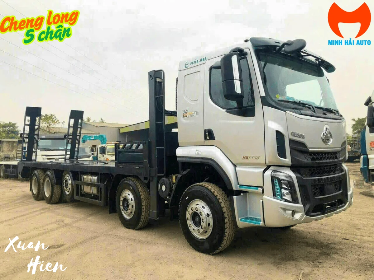 Sàn và cầu dẫn nâng đầu xe Chenglong chở máy công trình