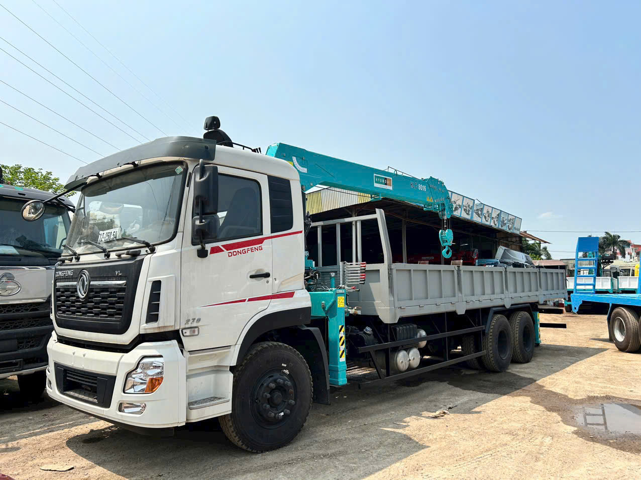 Chi tiết chân chống của xe cẩu thùng 8 tấn đảm bảo an toàn khi vận hành.