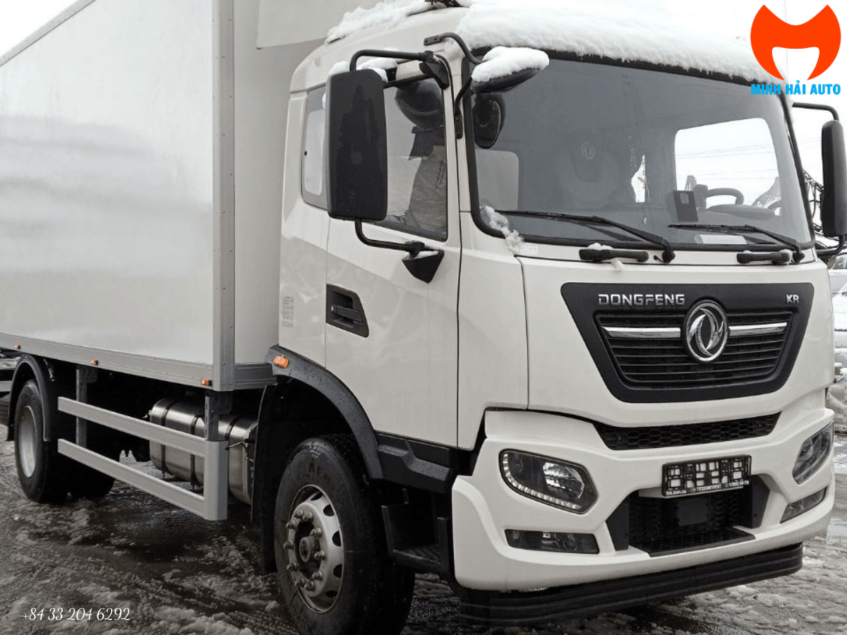 Chi tiết kết cấu thùng của xe tải đông lạnh Dongfeng, cho thấy các lớp vật liệu.