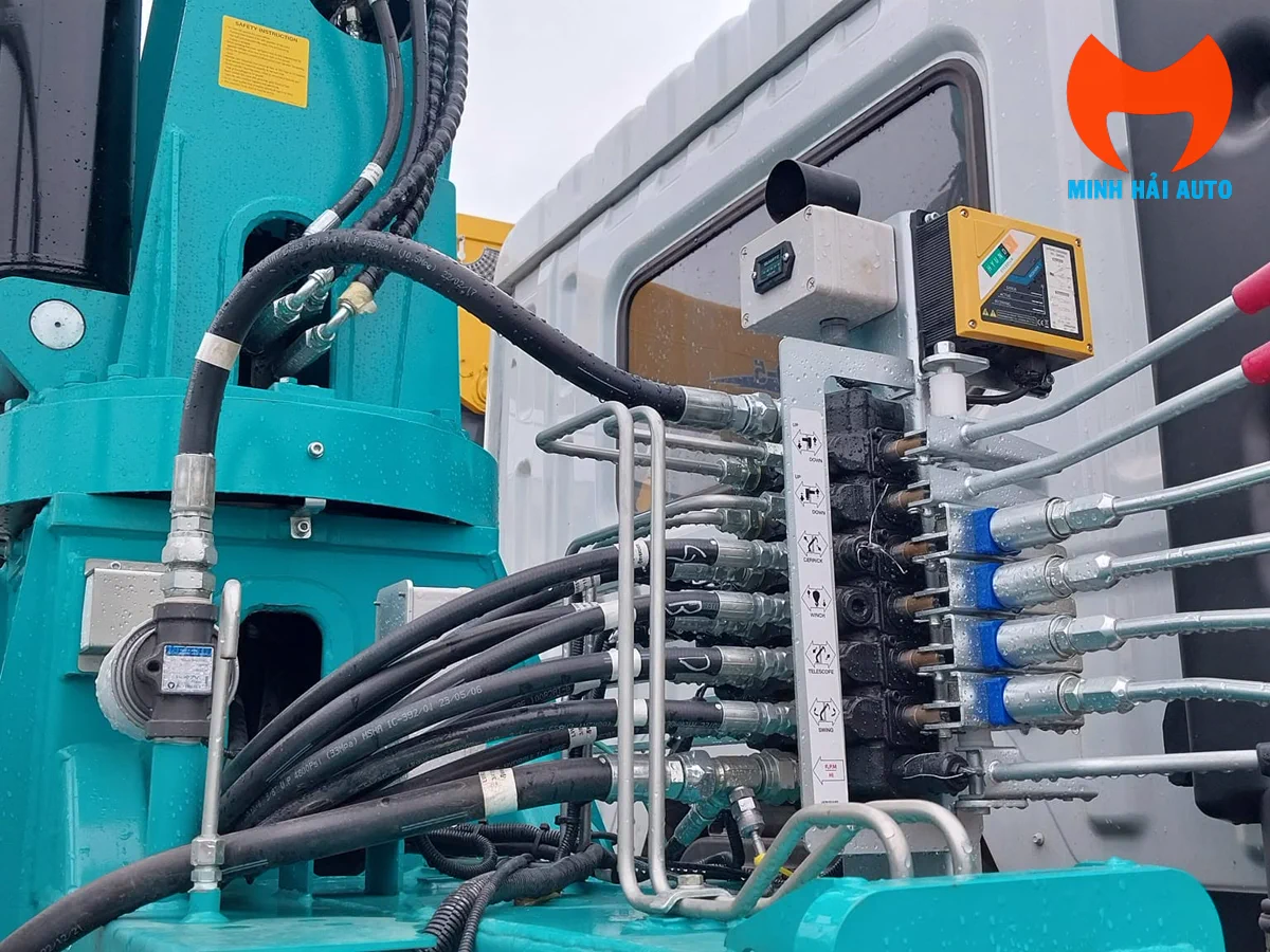 Cụm van điều khiển thủy lực của cẩu tự hành 5 tấn